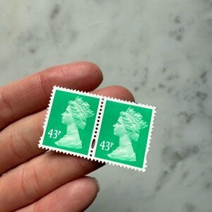 RARE Vintage y2k UK England Queen Elizabeth Green Postage Stamps 43p unused